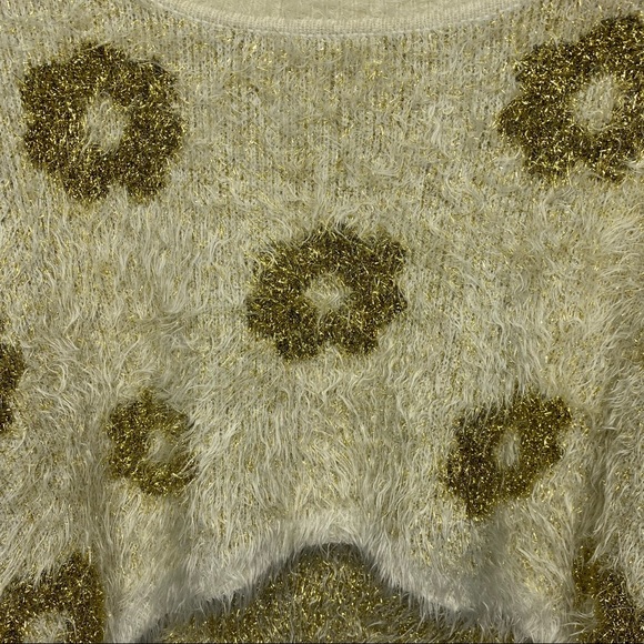 36 Point 5 Women’s Cropped Sweater S Cream Gold Fuzzy Glittery Dolman Sleeves. - Picture 5 of 12